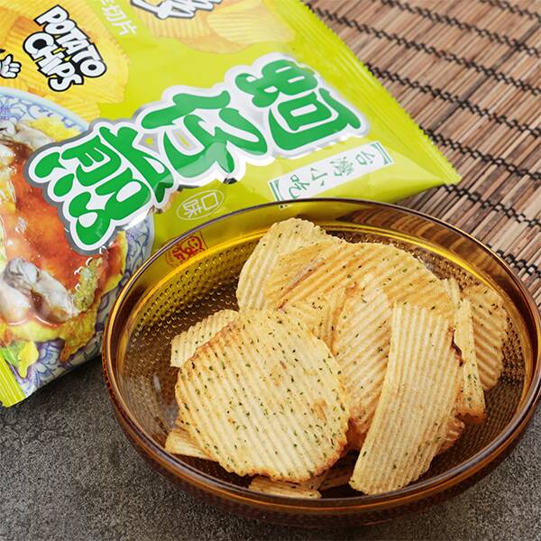 華元　牡蠣オムレツ味ポテトチップス　34g