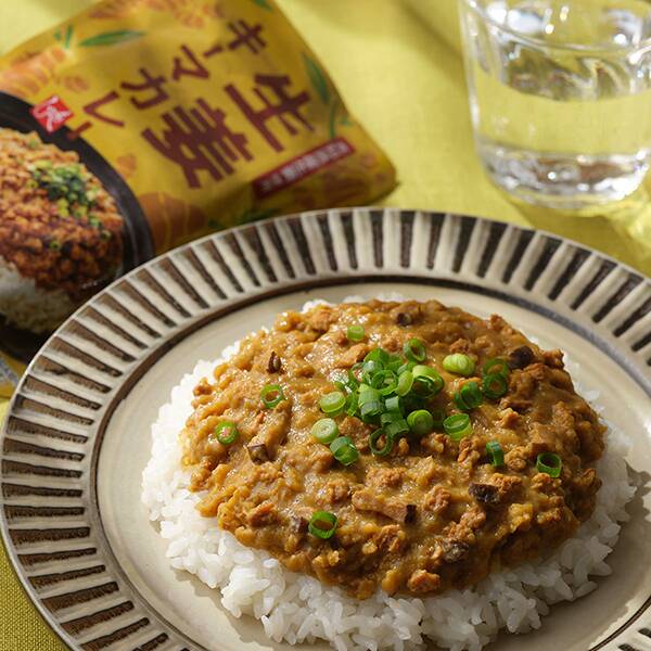 <b>異国の料理を楽しみたくなったら「カレー・シチュー」がおすすめ！</b><br>手軽に楽しめるレトルトカレーや、変わり種の生姜キーマカレーなど各種取り揃えております。