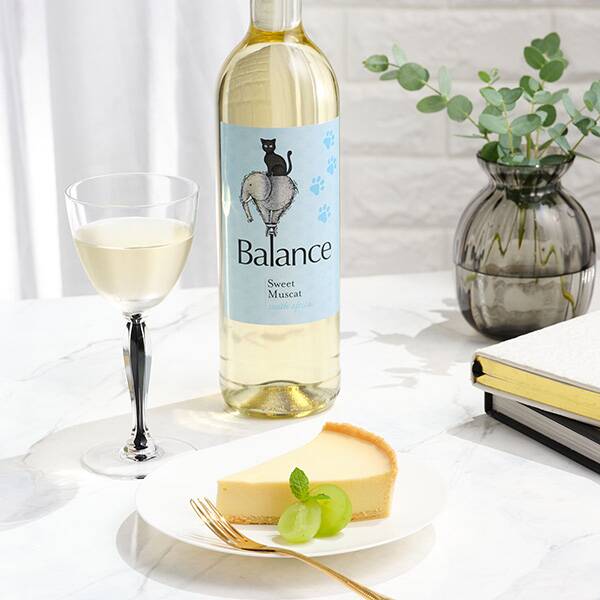 <b>好きなフルーツの香りで選ぶ、<br>お気に入りの1本</b><br>マスカット好きにぜひおすすめしたい甘口白ワインを、期間限定価格でご用意しました。
