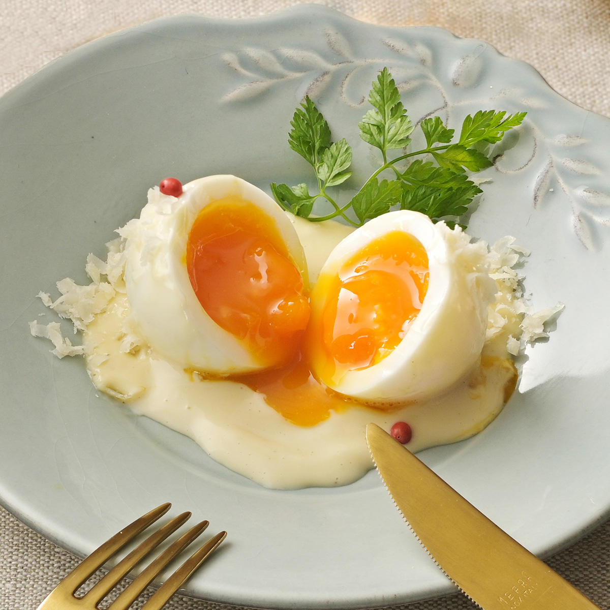 半熟ゆで卵がとろ～り！フランス料理の前菜「ウフ・マヨ」┃レシピ┃カルディコーヒーファーム公式サイト