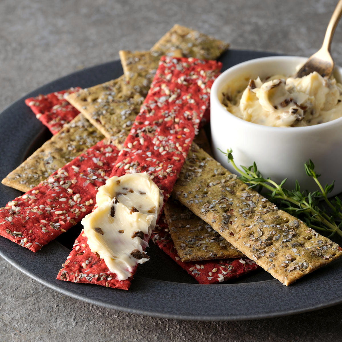 ダンヴィータ ビーツクラッカー_ケールクラッカー中身イメージ