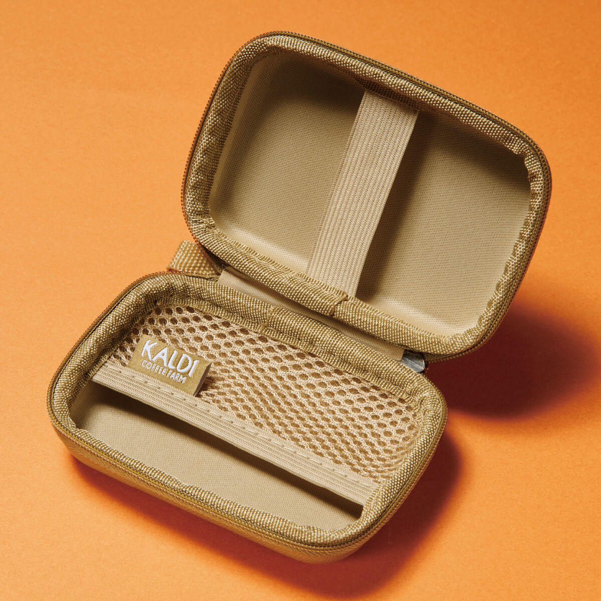 ネコの日バッグ2026_ガジェットケース中身